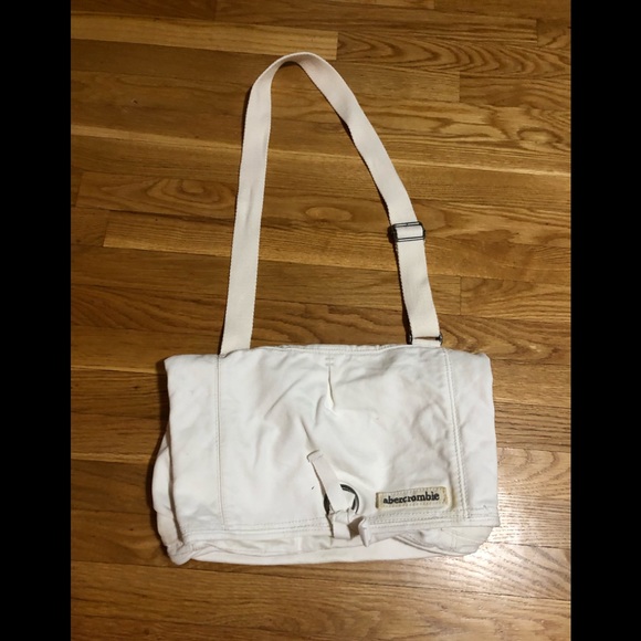 Abercrombie & Fitch Handbags - Canvas Abercrombie messenger bag